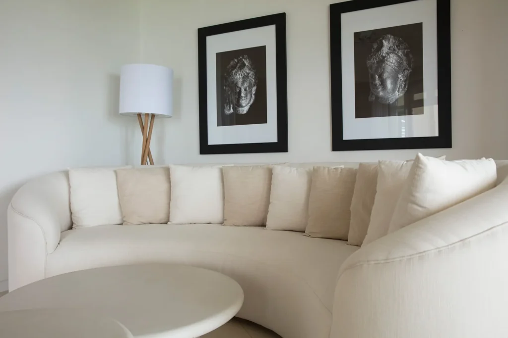 Salon arrondi d’une Ocean Suite de The Lux* Collective