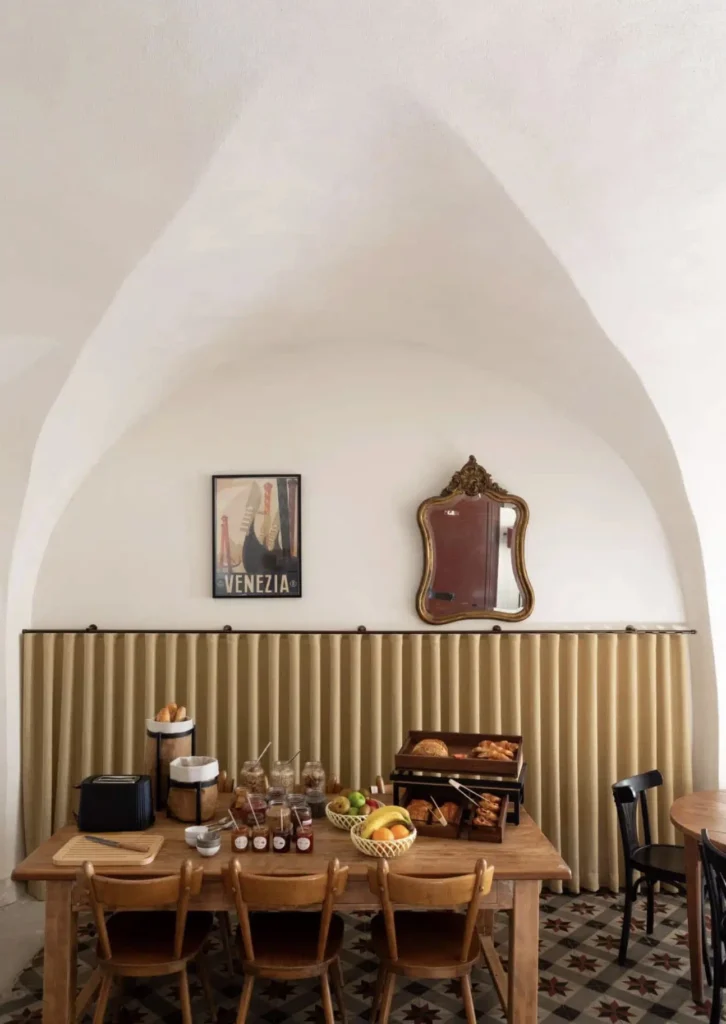 Salle du petit-déjeuner de Pantoufle Hôtel.